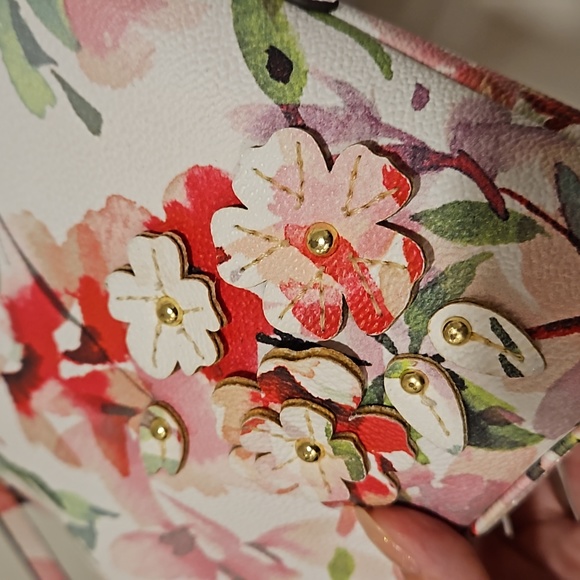 Liz Claiborne floral crossbody adjustable strap pink floral adjustable strap EUC - Picture 2 of 13